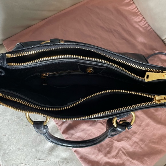 Authentic Miu Miu black soft leather double zip bag with adjustable strap - Picture 7 of 14